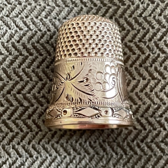Vintage Antique Gold Thimble “Regina” - Picture 8 of 10